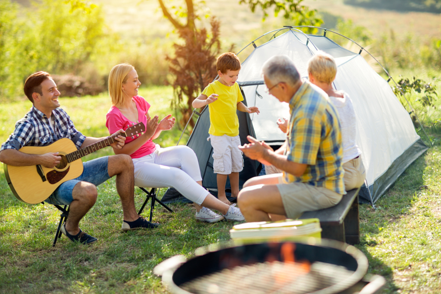 famille en camping Lozere