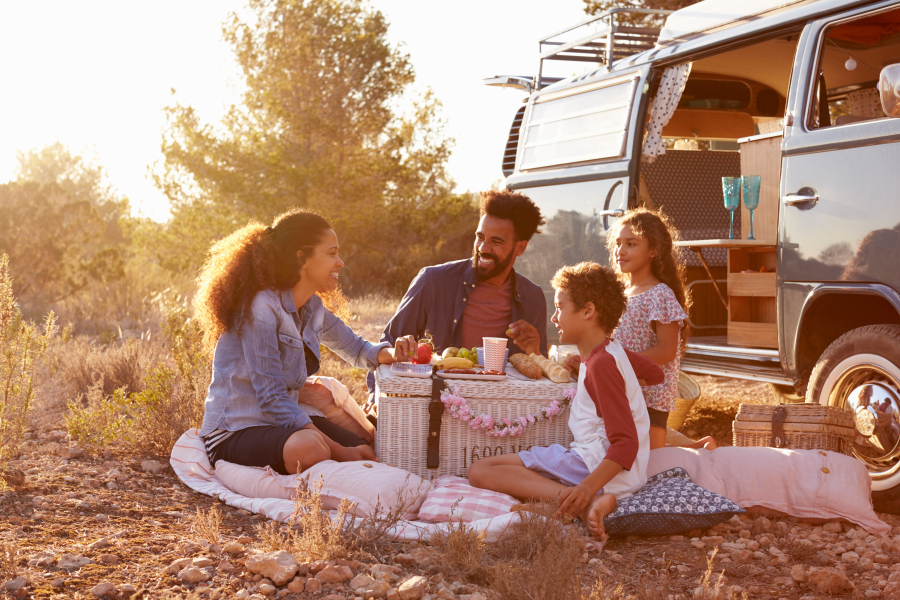 famille au camping Ain