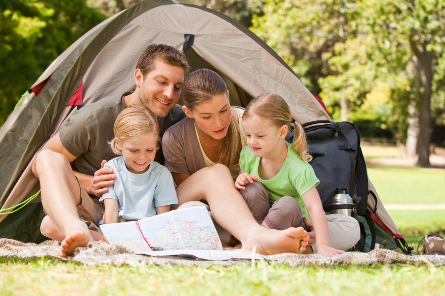 famille au camping Ain